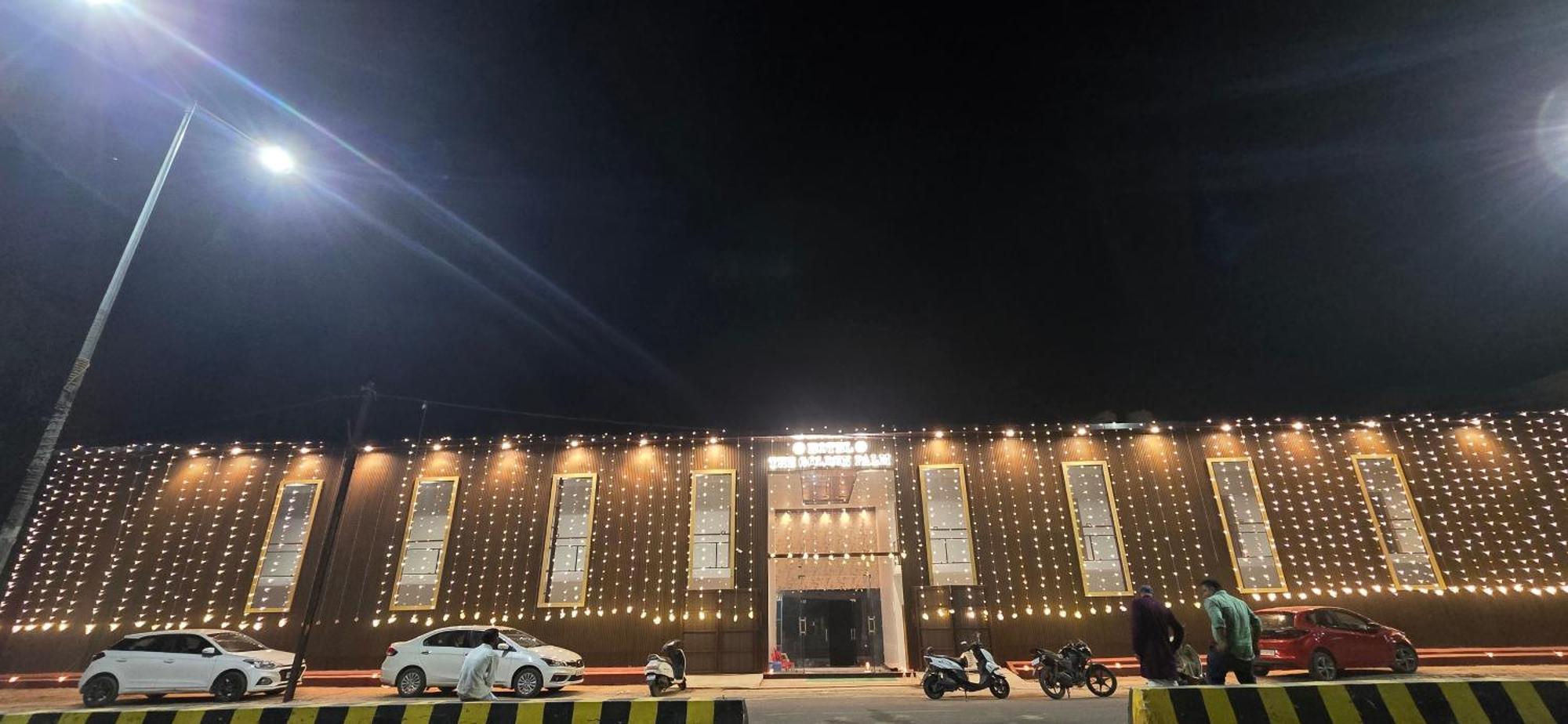 The Golden Palm Khajuraho Hotel ภายนอก รูปภาพ