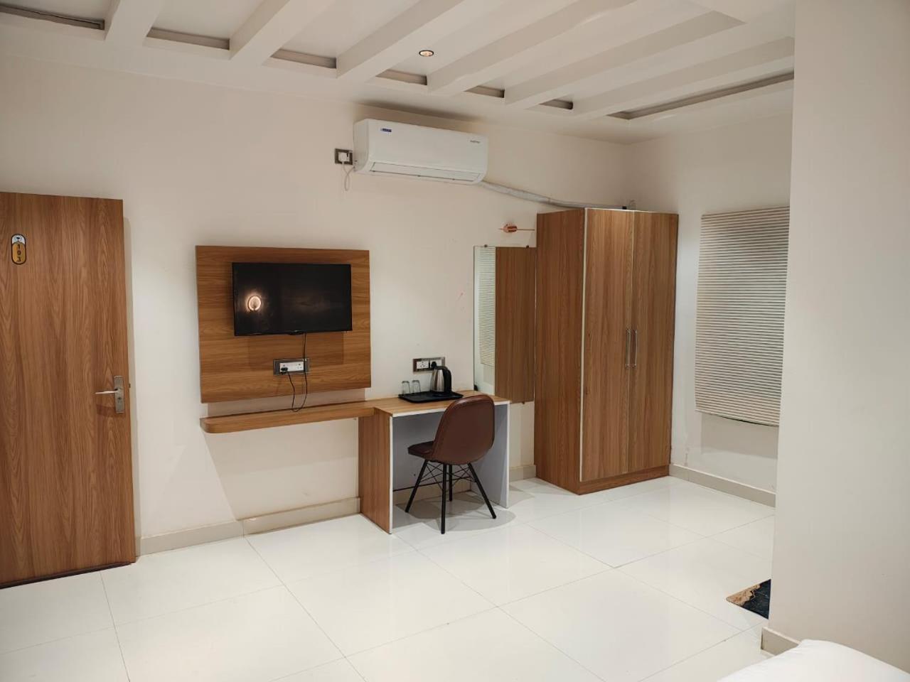 The Golden Palm Khajuraho Hotel ภายนอก รูปภาพ
